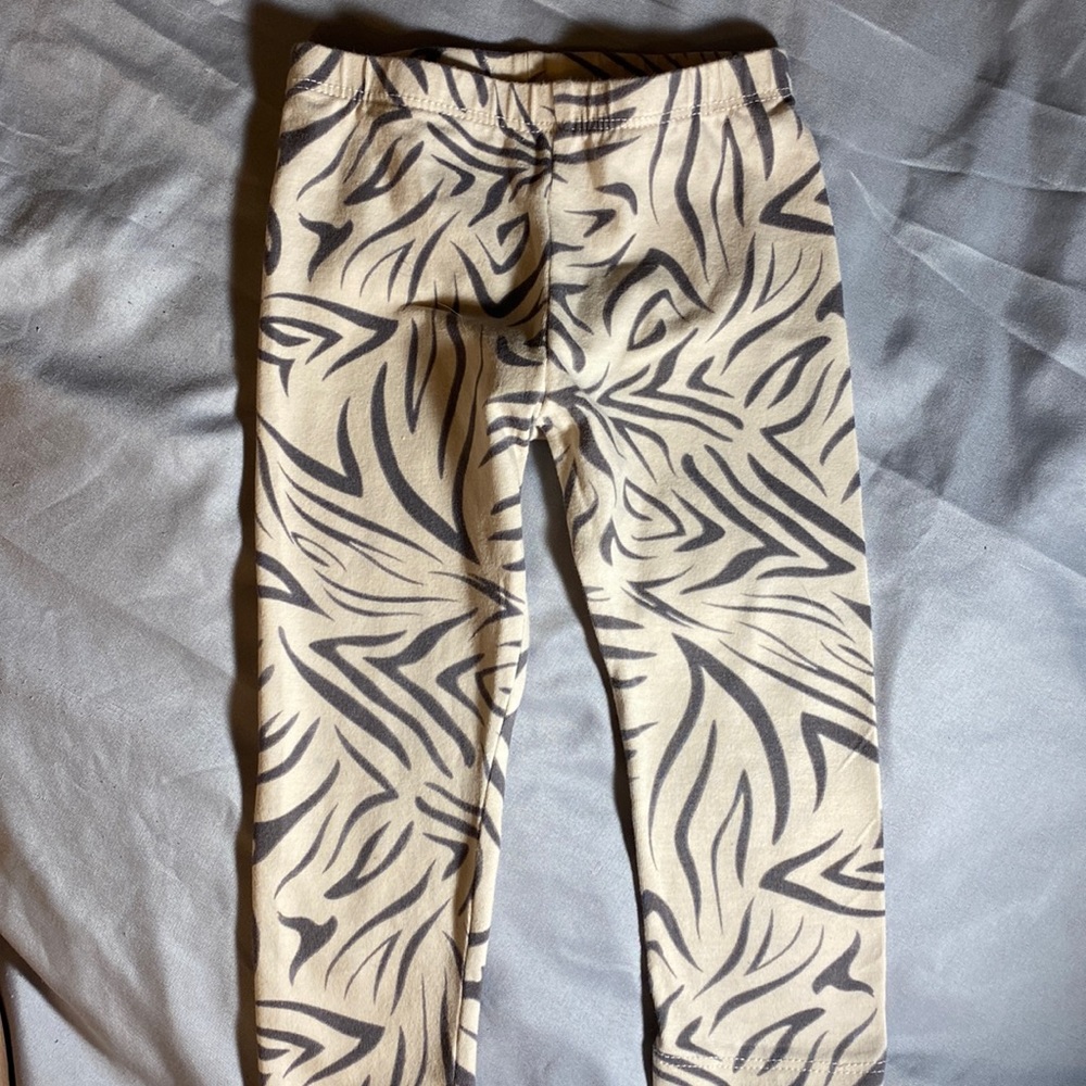 Girls toddler animal print cotton blend leggings. Gently worn